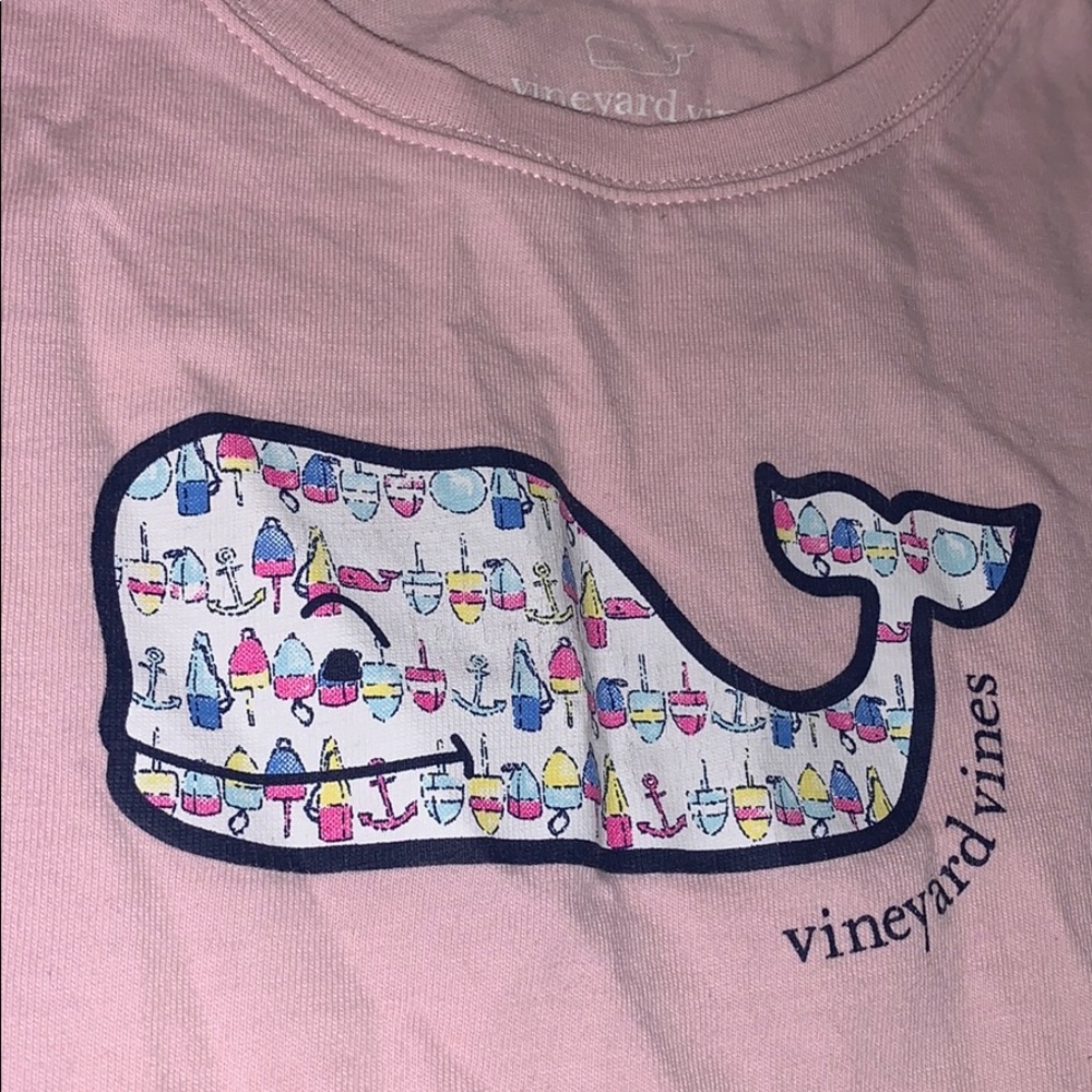 Light pink Vineyard Vines shirt!